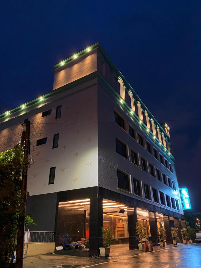 Pingtung 薇风精品商务旅馆（站前馆）酒店 外观 照片